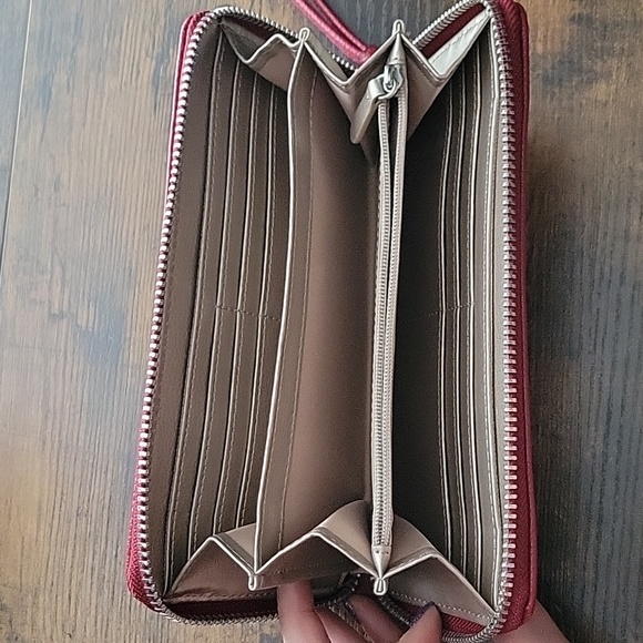 Dana Buchman Wallet - Picture 2 of 3